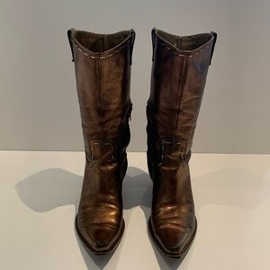 Metallic cowboys boots